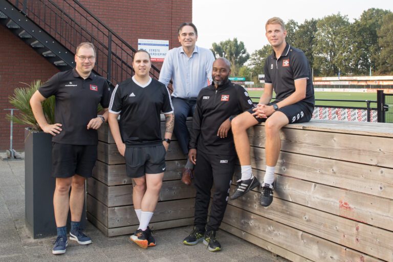 Jeugdvoetballers bij Nieuwerkerk trainen met gelijke kansen